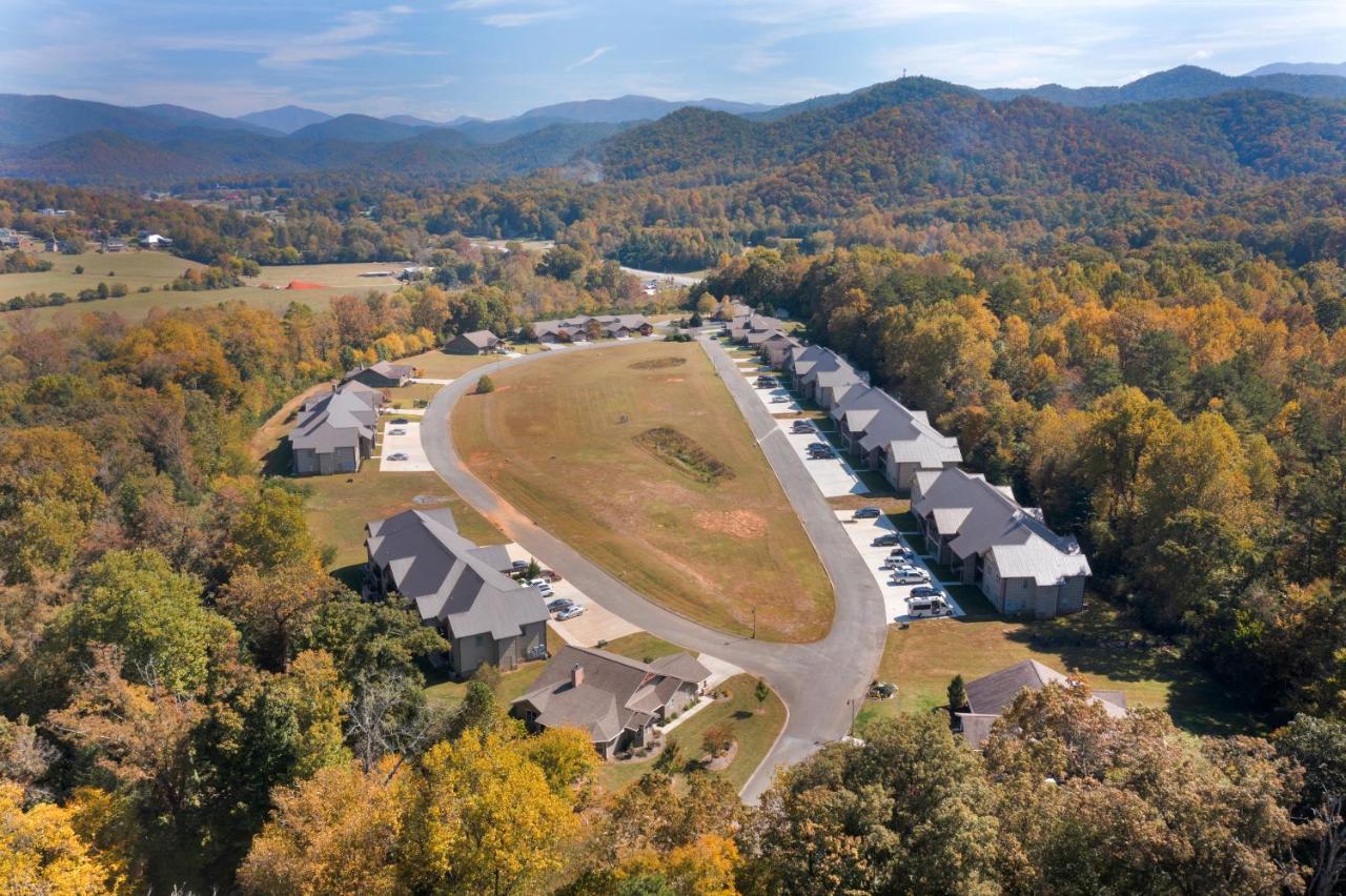 Modern Cades Cove Condo W Community Pool Townsend Kültér fotó