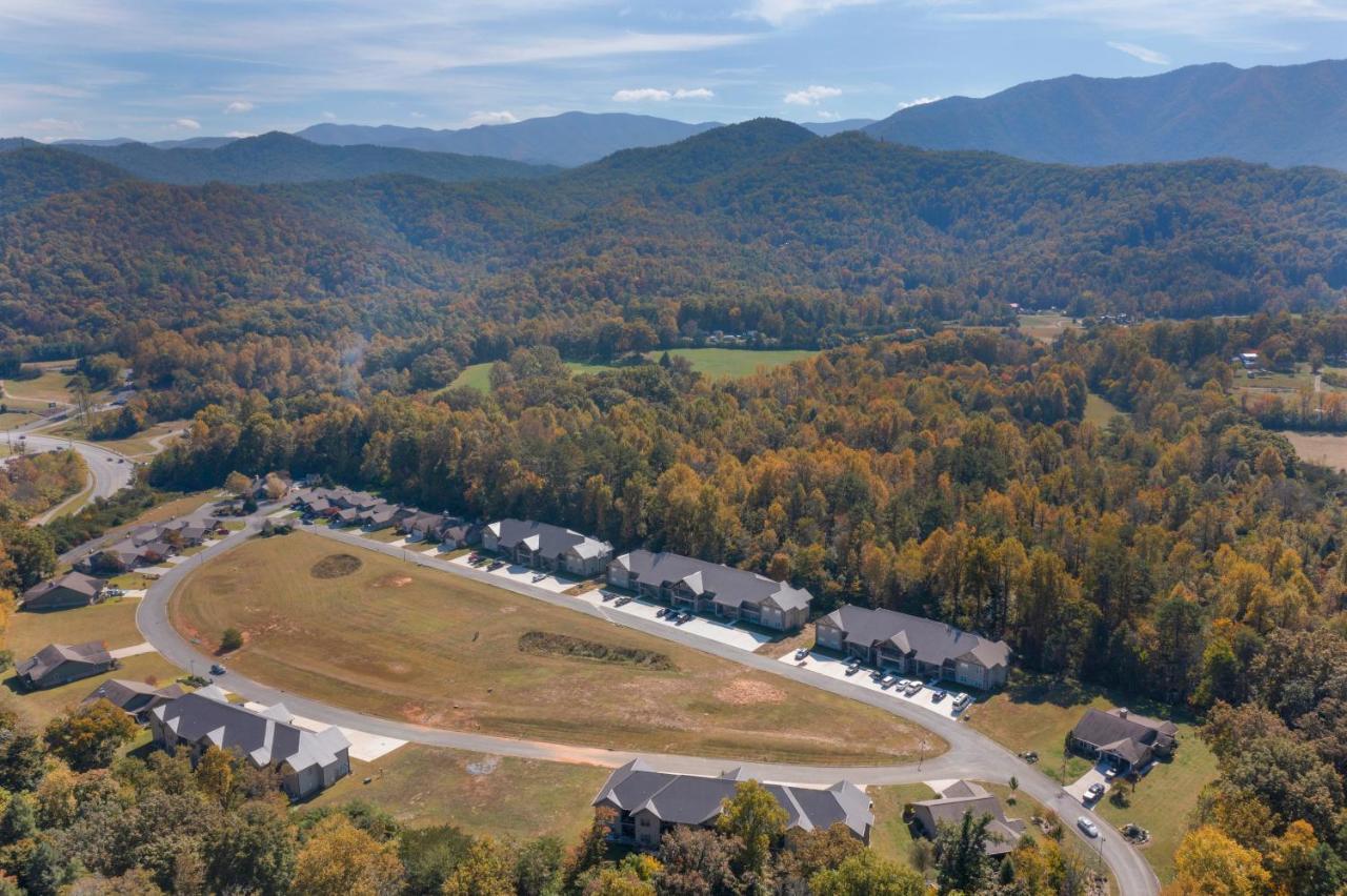 Modern Cades Cove Condo W Community Pool Townsend Kültér fotó